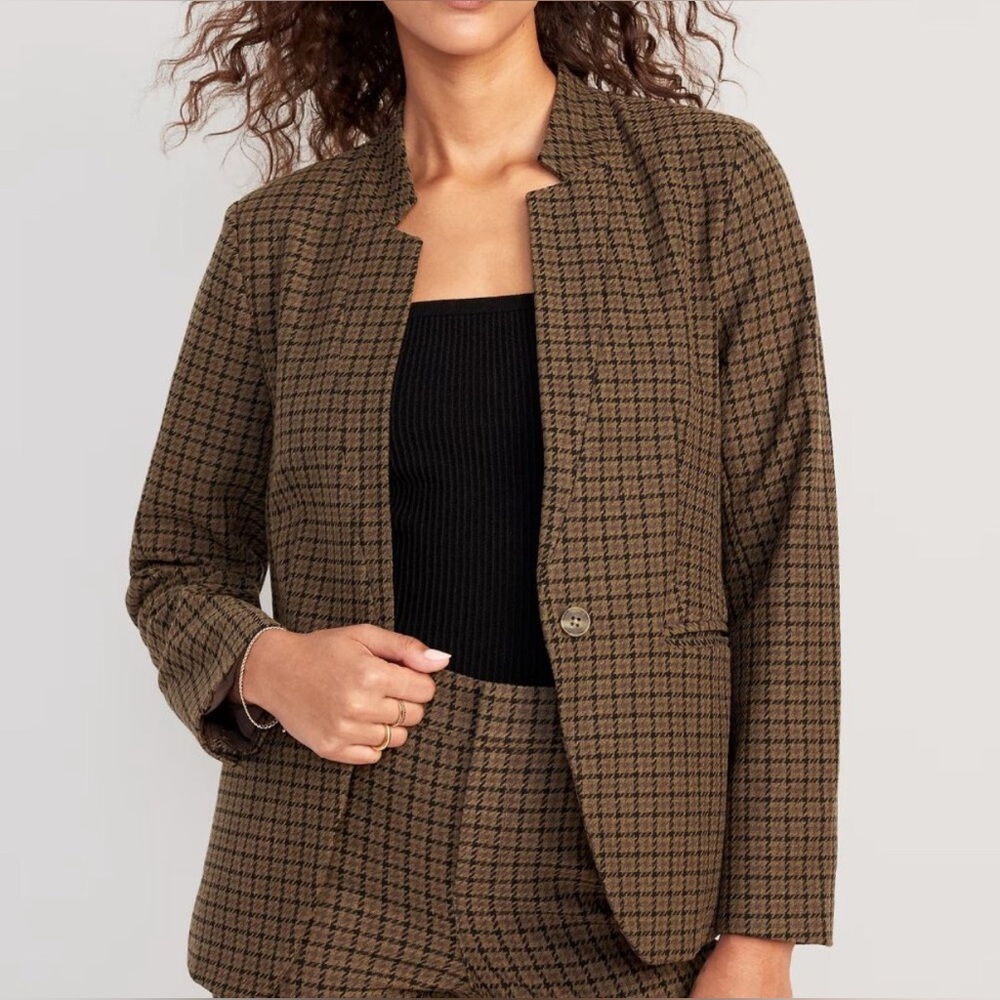 Old Navy Women’s Notched-Collar Pixie Blazer. Size Small